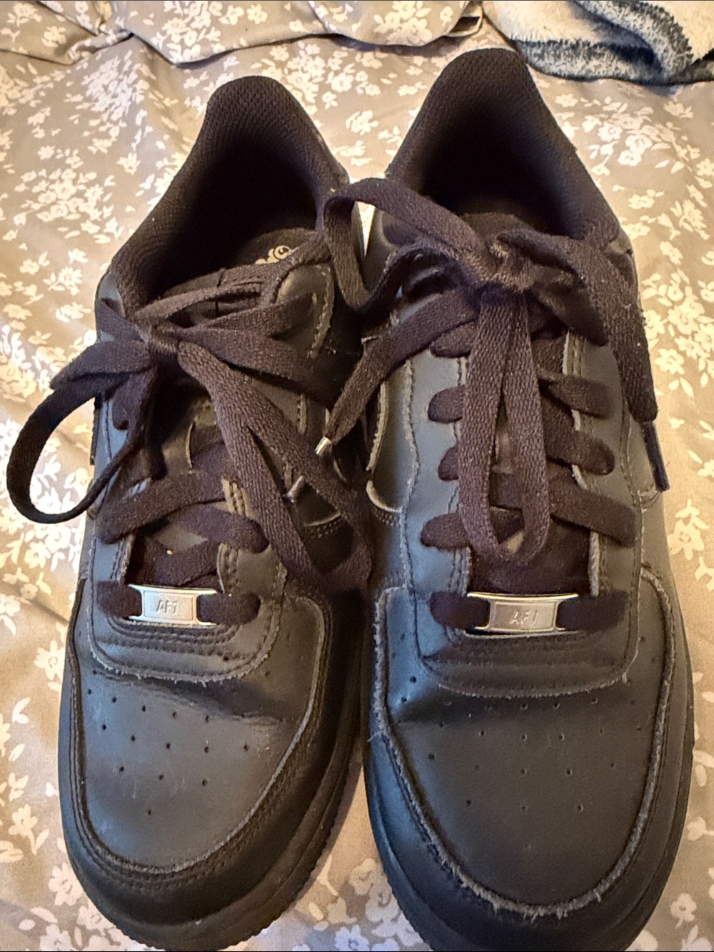 Kids Black Sneakers - Classic Lace-Up Comfort